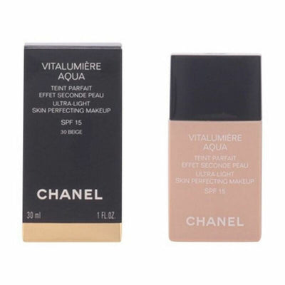 Base de maquillage liquide Vitalumière Aqua Chanel