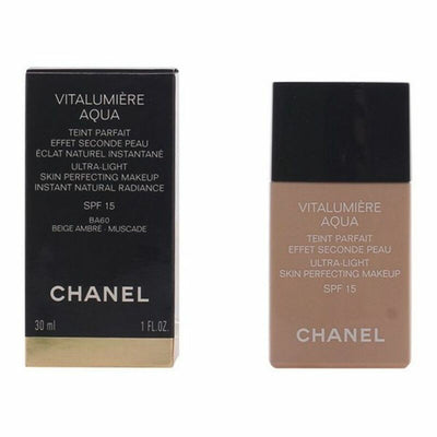 Base de maquillage liquide Vitalumière Aqua Chanel